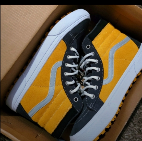 Vans - Picture 1 of 4